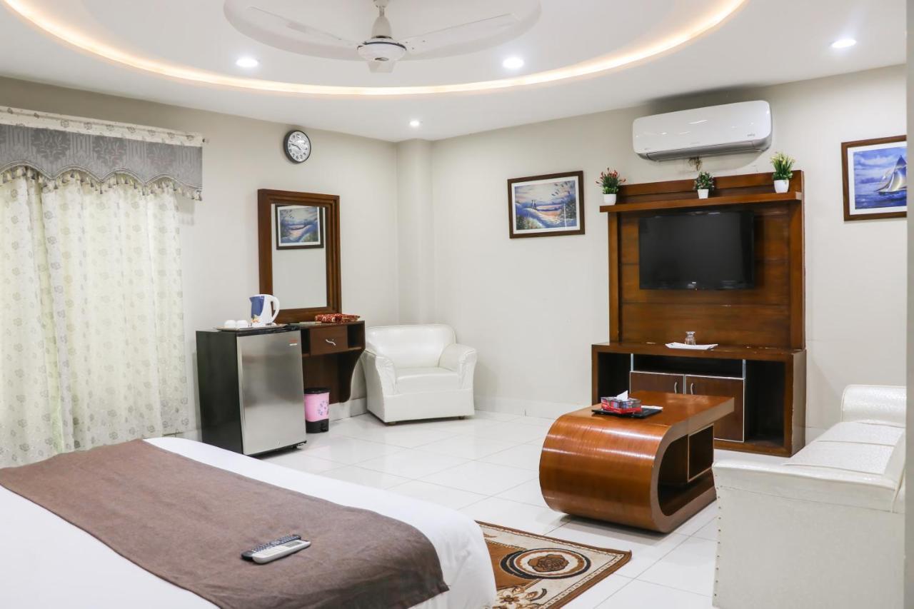 Hotel Crown Inn Multan Exterior photo
