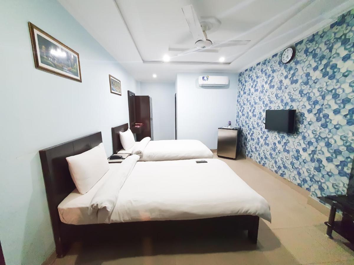 Hotel Crown Inn Multan Exterior photo