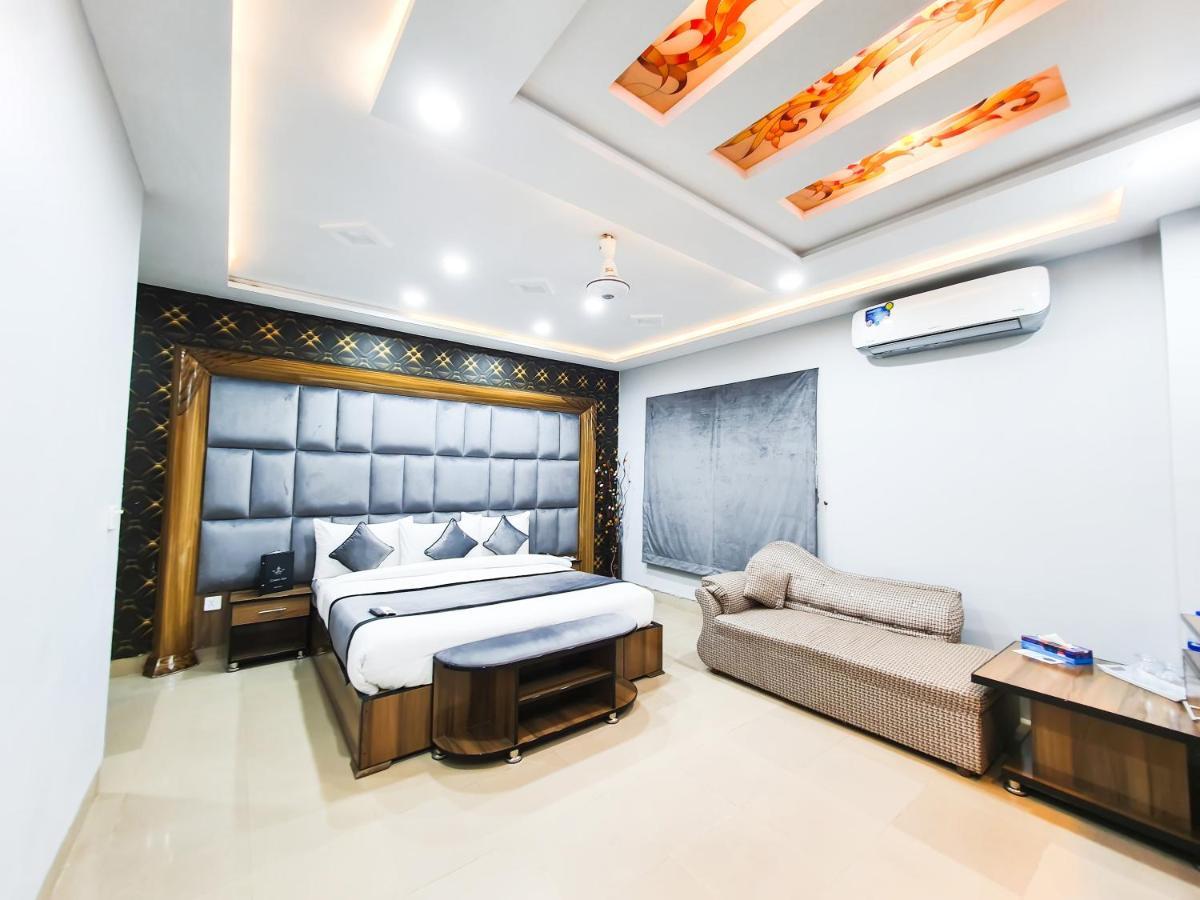 Hotel Crown Inn Multan Exterior photo