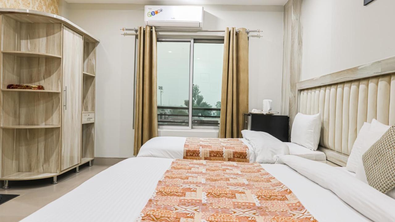 Hotel Crown Inn Multan Exterior photo