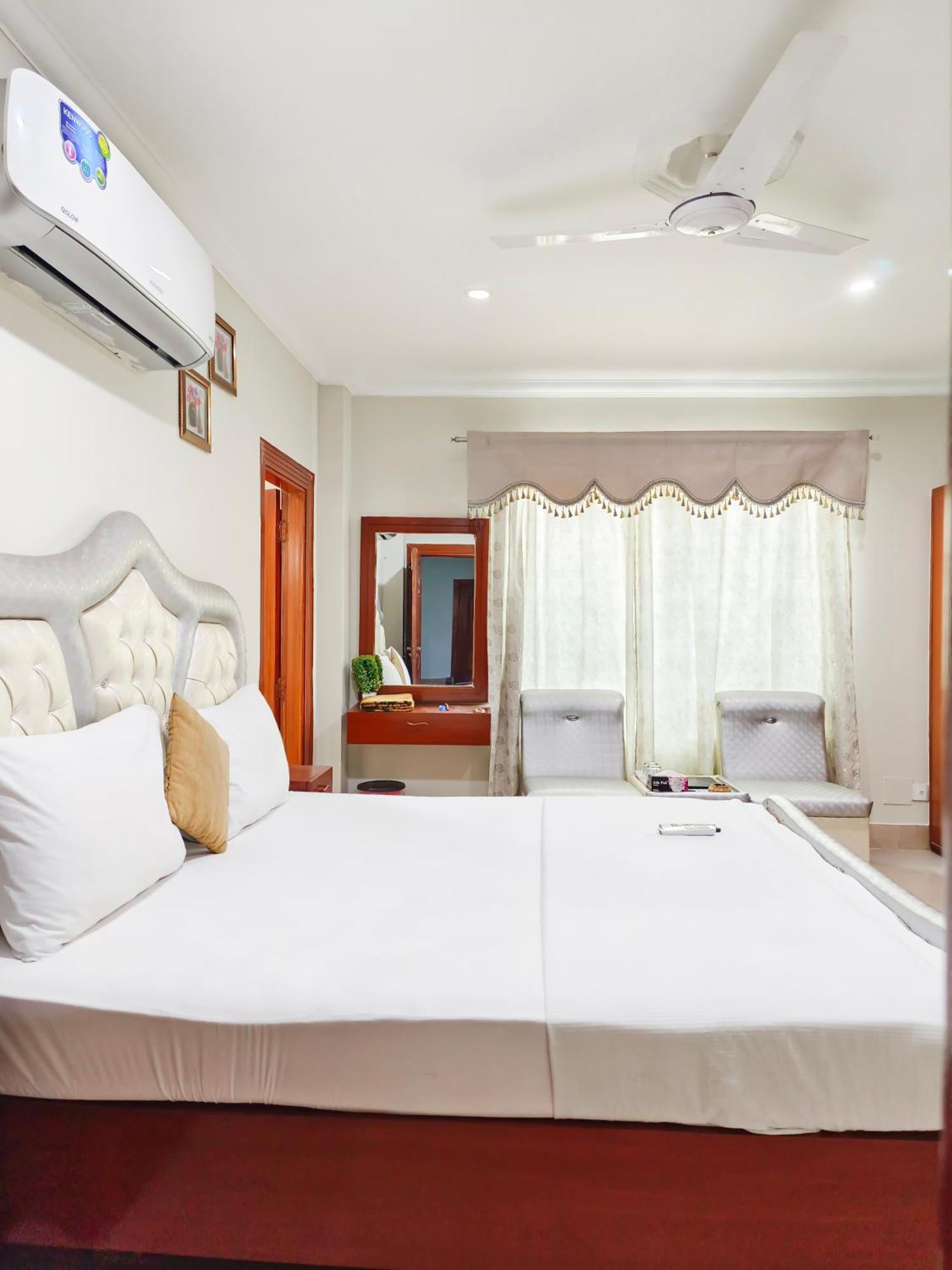 Hotel Crown Inn Multan Exterior photo
