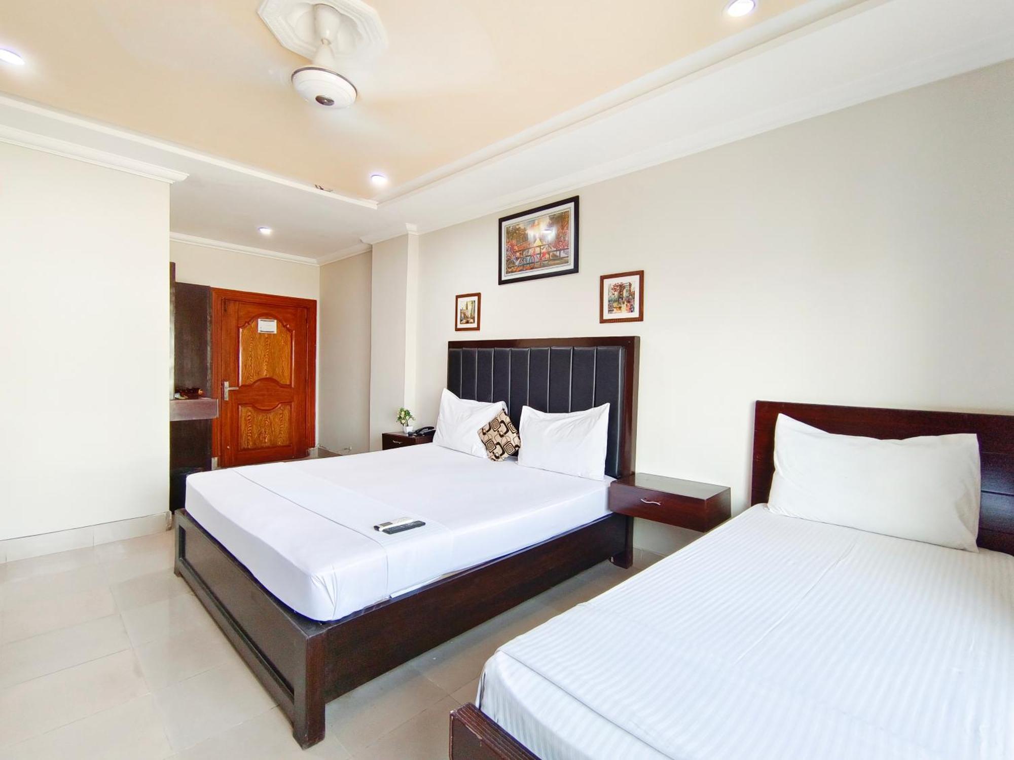 Hotel Crown Inn Multan Exterior photo