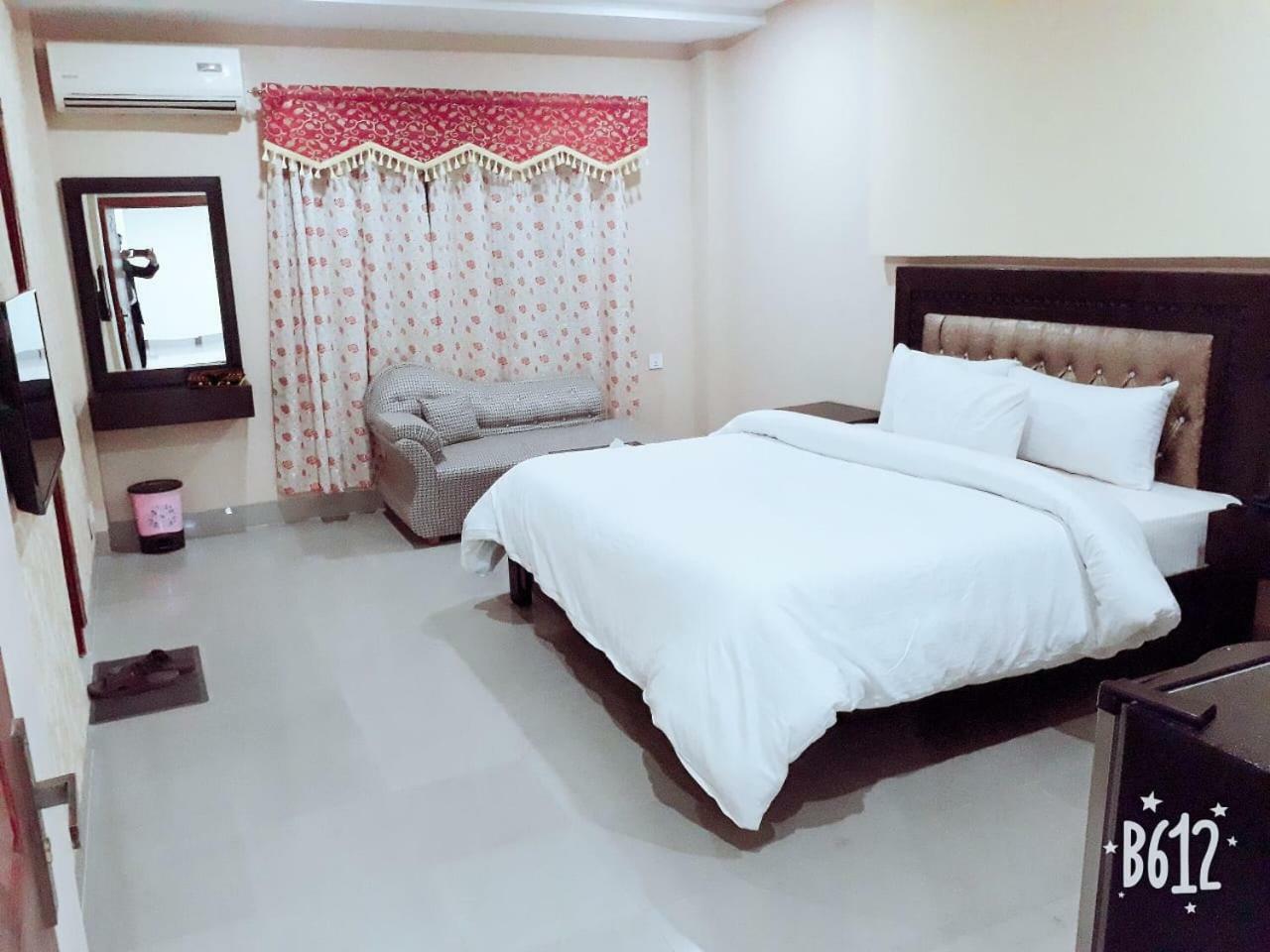 Hotel Crown Inn Multan Exterior photo