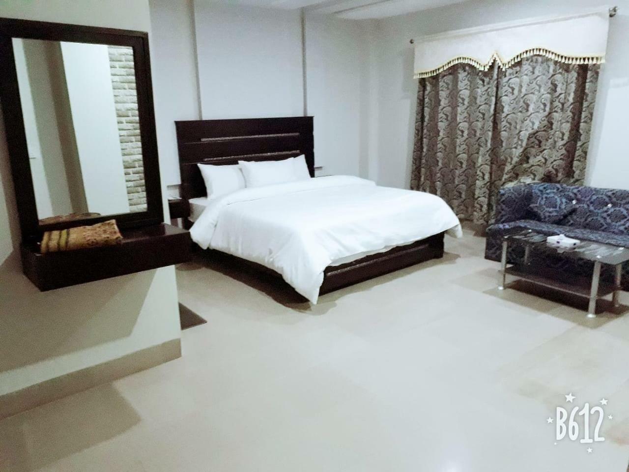 Hotel Crown Inn Multan Exterior photo