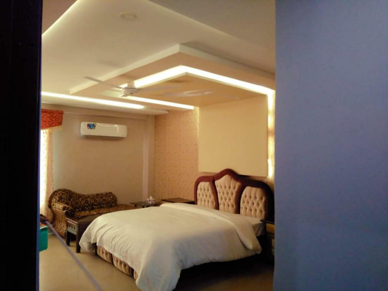 Hotel Crown Inn Multan Exterior photo