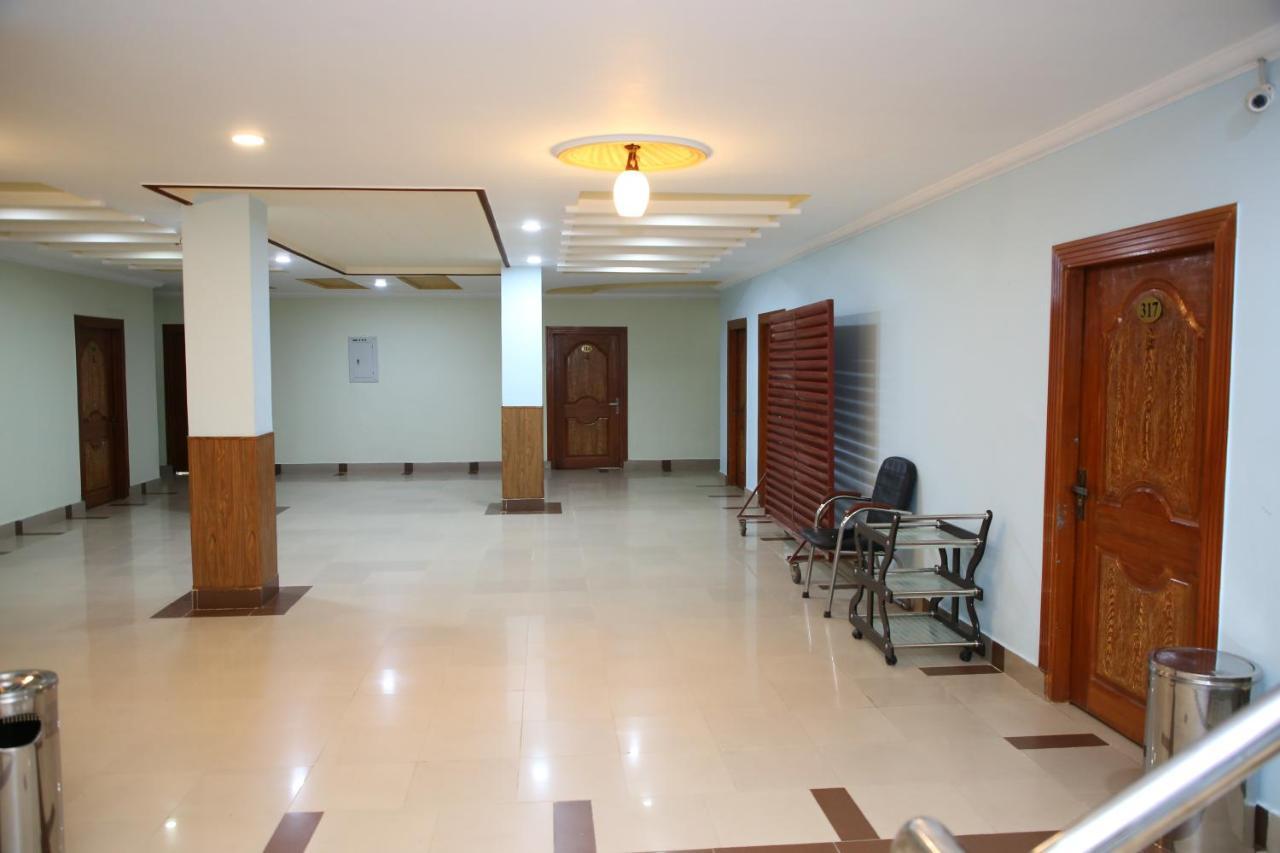 Hotel Crown Inn Multan Exterior photo