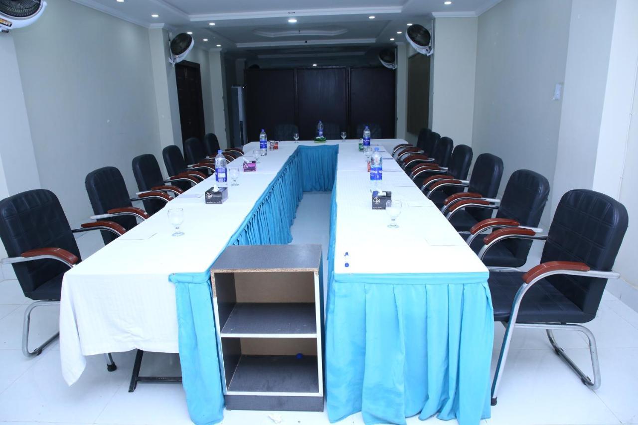 Hotel Crown Inn Multan Exterior photo