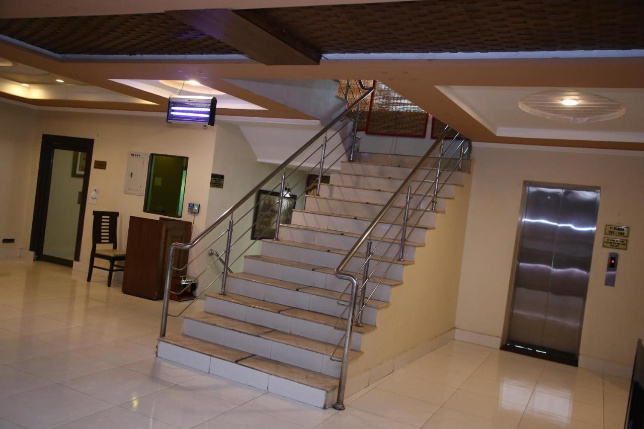 Hotel Crown Inn Multan Exterior photo